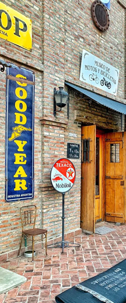 Fachada del Museo de Motos y Bicicletas en La Cumbre